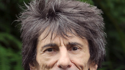 Megműtötték a Rolling Stones gitárosának tüdejét daganat miatt