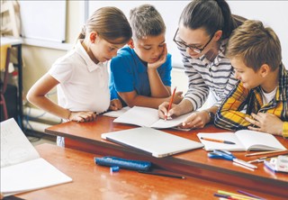 Więcej ukraińskich uczniów, ale mniej asystentów