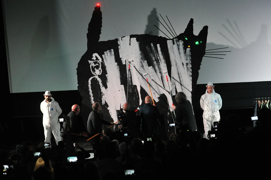 Farbanje crne mačke u belo