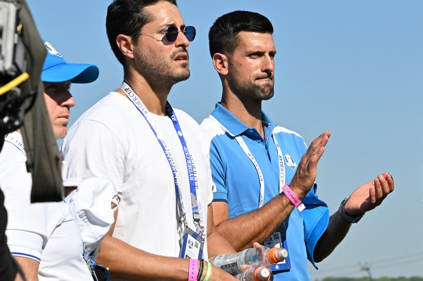 Novak Đoković zajedno gleda golf sa Markom