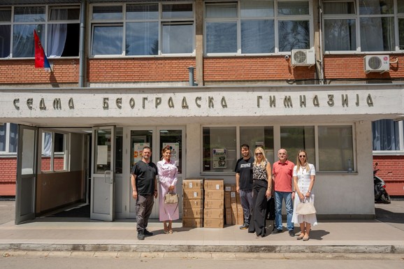 Nova računarska oprema za Sedmu beogradsku gimnaziju: Đaci novu školsku godinu dočekuju uz savremenije uslove za nastavu - Fondacija Mozzart donirala opremu za kabinet informatike