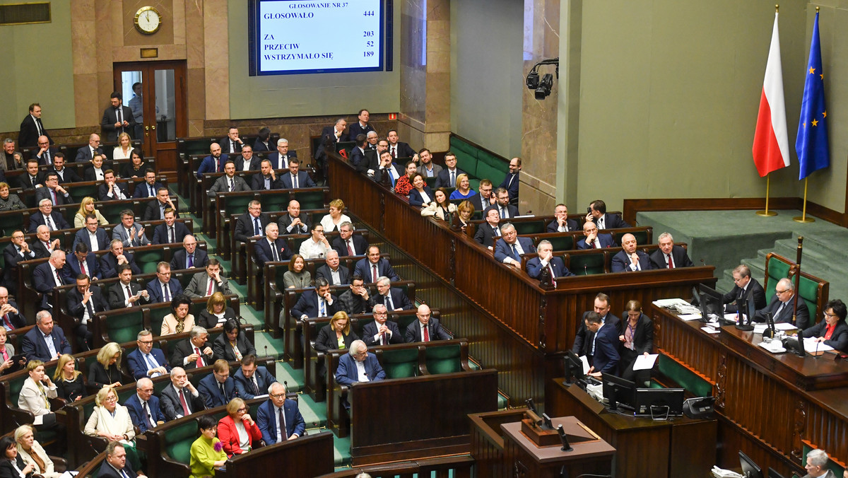 Sejm zdecydował. Będą darmowe leki dla młodzieży i seniorów