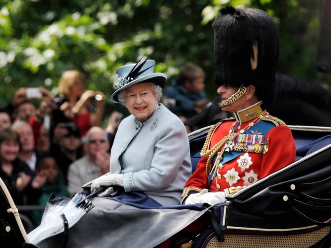 Królowa Elżbieta II i jej mąż książę Filip mają czworo dzieci: Karola, Andrzeja, Annę, Edwarda