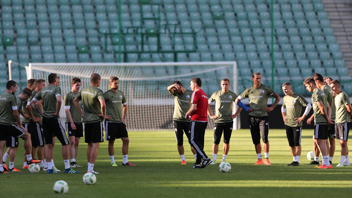 Piłkarski mistrz Polski Legia Warszawa rozpoczął w czwartek przygotowania do nowego sezonu. W zajęciach z nowym szkoleniowcem Albańczykiem Besnikiem Hasim brało udział 18 zawodników, a Grzegorz Szamotulski poprowadził trening dla bramkarzy.