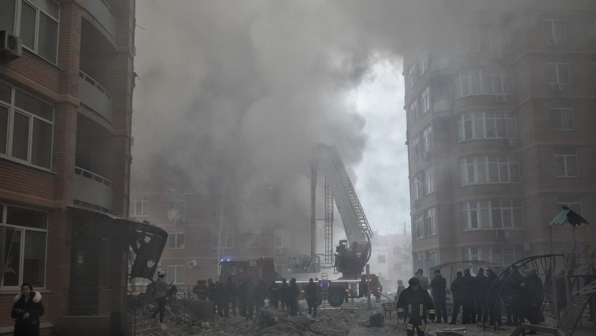 Niespokojna noc w Ukrainie. Rosja ostrzelała szpital, szkoły i domy [ANALIZA]