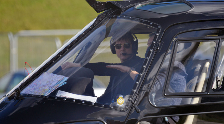 Tom Cruise a helikopterben / Fotó: Northfoto