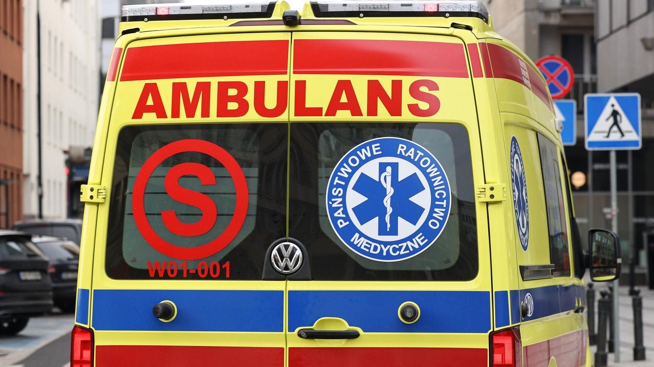 Tragiczny wypadek podczas ścinania drzewa. Nie żyje 14-latek