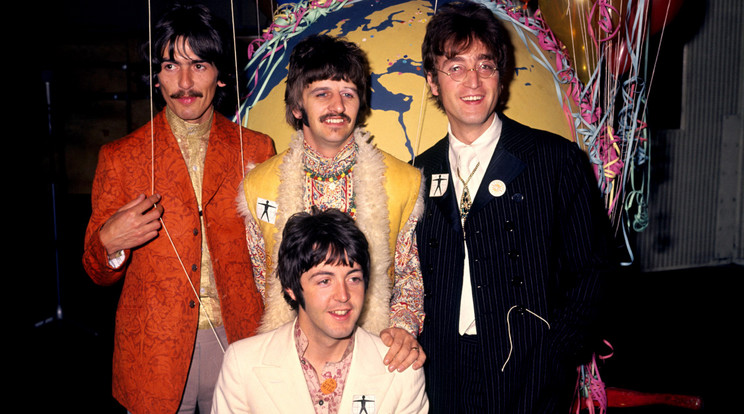 The Beatles (1967). A Fab Four, azaz a csodálatos négyes nem egyszerűen egy zenekar volt, hanem olyan kulturális jelenség, amely jelentősen átalakította az emberek gondolkodását és szemléletét szerte a világon. Nem is lehet kérdéses, hogy munkásságuk és hatásuk tanulmányozása megérdemelt egy tudsományos folyóiratot. / Fotó: NorthFoto