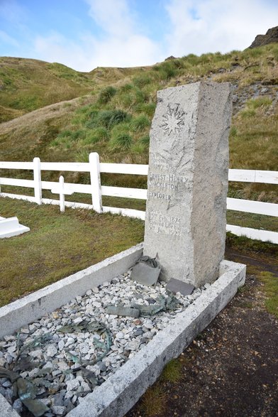 Grób Ernesta Shackeltona w Grytviken, Georgia Południowa