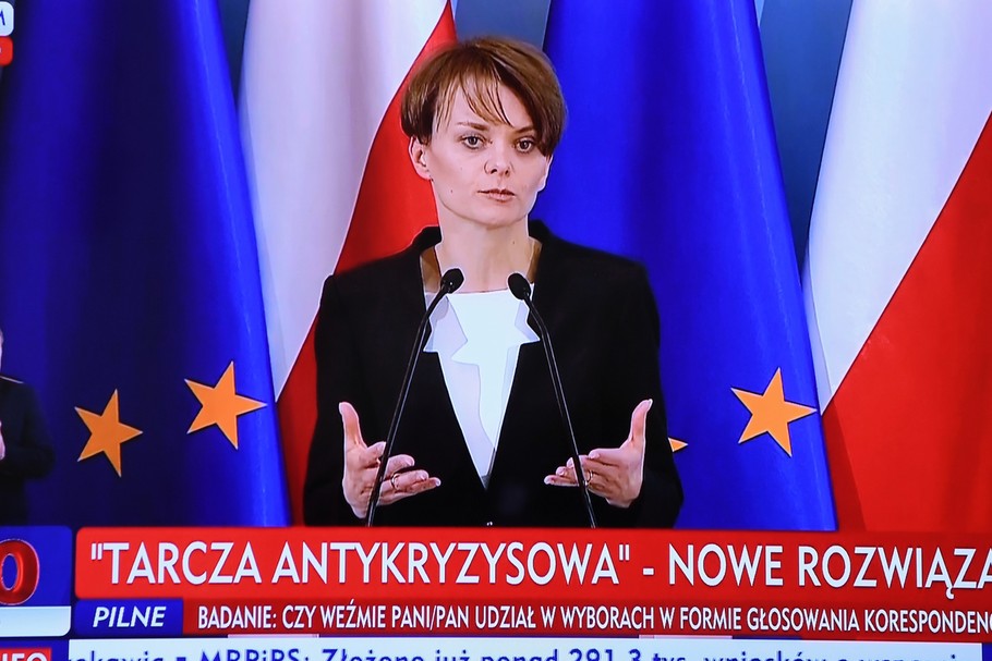 Minister rozwoju Jadwiga Emilewicz w trakcie konferencji w KPRM