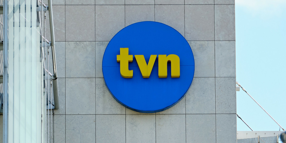 - Warunki zatrudnienia wszystkich osób wykonujących wolne zawody w ramach współpracy z telewizją TVN - w tym operatorów kamer - są zgodne z prawem - zapewnia stacja. 