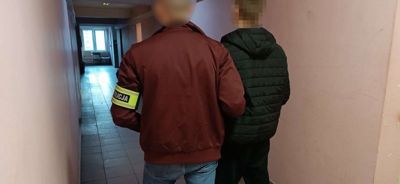 Nastolatkowie podpalili flagę Izraela i zniszczyli chanukowy świecznik