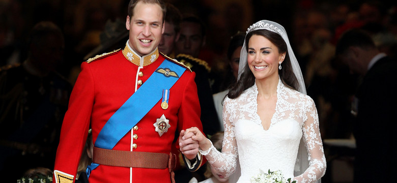 Najpiękniejsze suknie ślubne na brytyjskim dworze. Nie tylko kreacja Kate zachwycała