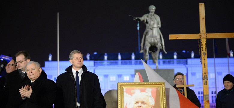 Jarosław Kaczyński w miesięcznicę katastrofy smoleńskiej: Nie wszystko jest załatwione [ZDJĘCIA]