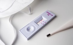 Ekspert: Testy antygenowe nie wykrywają prawie połowy zakażeń Omikronem