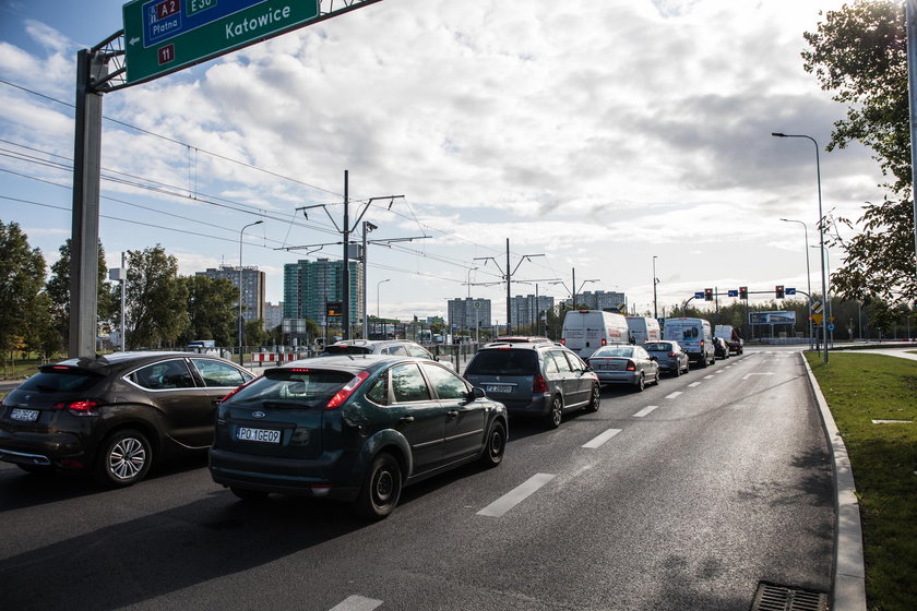 Światła powodują korki na rondzie