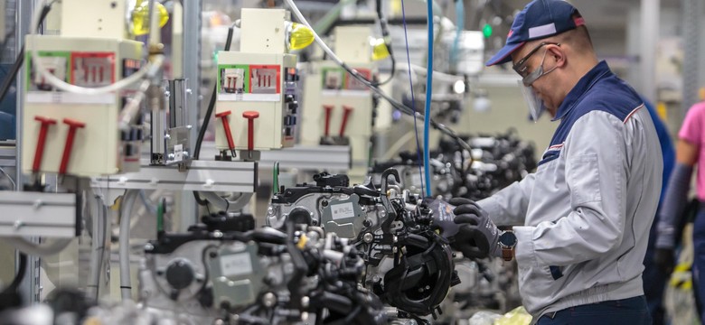 Toyota inwestuje miliardy w fabryki, Polska potentatem w produkcji hybryd