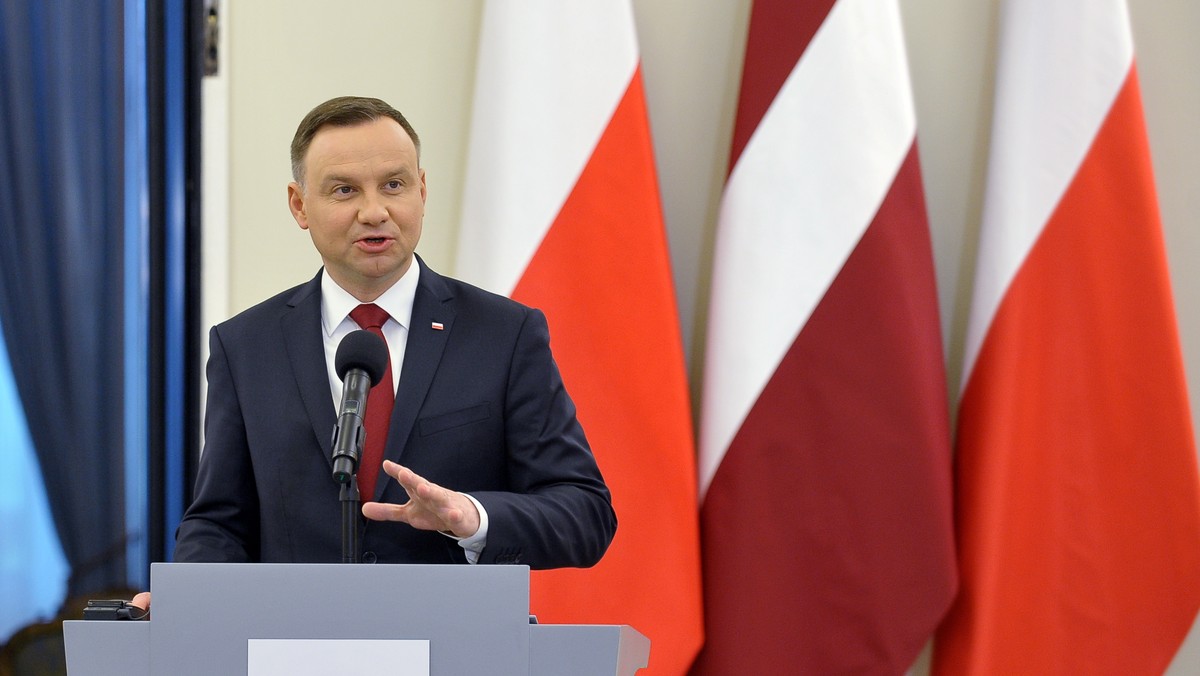 - Andrzej Duda i Jens Stoltenberg omówili podczas rozmowy telefonicznej przebieg i tematykę szczytu Sojuszu, który odbędzie się 25 maja w Brukseli - poinformował szef gabinetu prezydenta Krzysztof Szczerski.