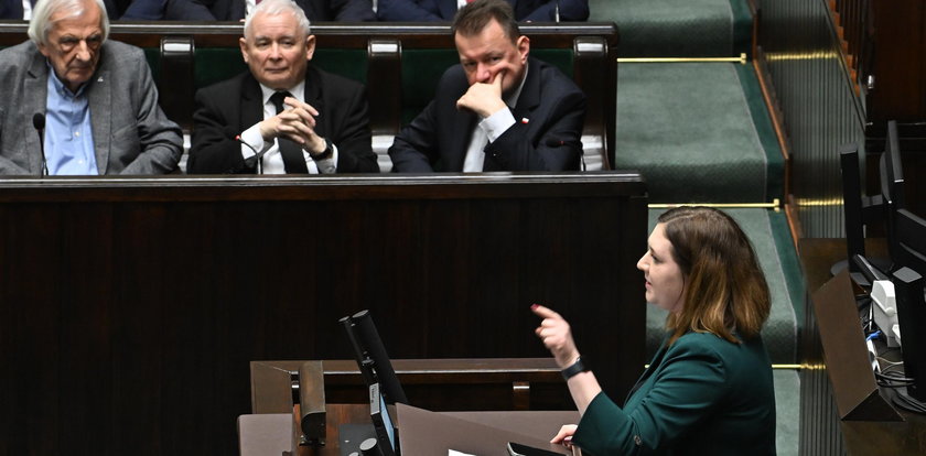 Posłanka PiS weszła na mównicę i zaczęła krzyczeć. Tak broniła Kaczyńskiego