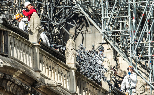 Policyjni eksperci rozpoczęli oględziny Notre Dame po pożarze