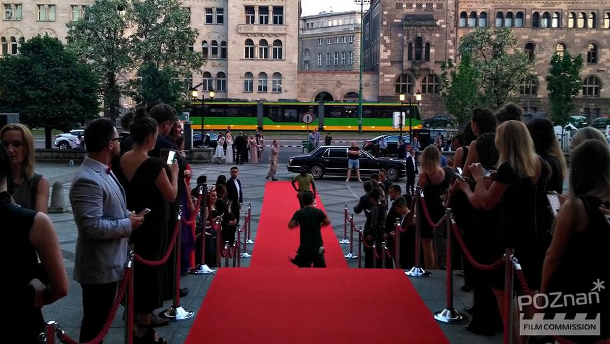 To właśnie w stolicy Wielkopolski zakończyły się zdjęcia do indyjskiego filmu "Mersal", który kręcono także w Gdańsku, Krakowie oraz Rzeszowie. Poznań otrzymał w nim rolę Paryża, dzięki czemu w filmie będziemy mogli zobaczyć m.in. plac Wolności, Centrum Kultury Zamek czy Stary Rynek. Produkcja cieszy się dużym zainteresowaniem widzów - sam jej zwiastun w serwisie Youtube ma już ponad 20 milionów wyświetleń.