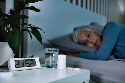 Csak altatóval megy az elalvás esténként? Ezt kockáztatja vele
