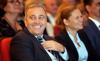 Schetyna: Samorządy będą warczeć, a jak trzeba, to i ugryzą