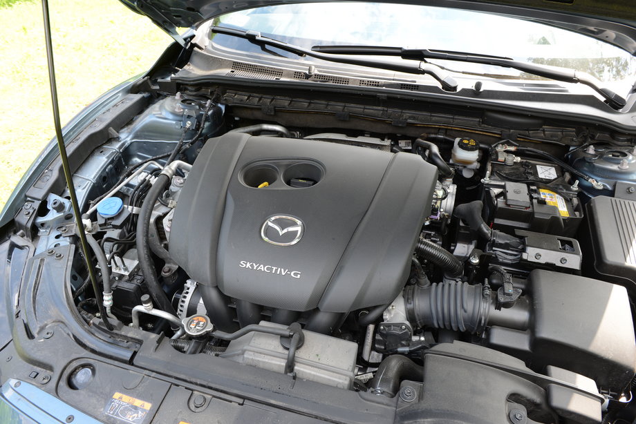 Mazda 6 i jej duży, 2,5-litrowy silnik na benzynę, bez wspomagania doładowaniem. To obecnie rzadkość.