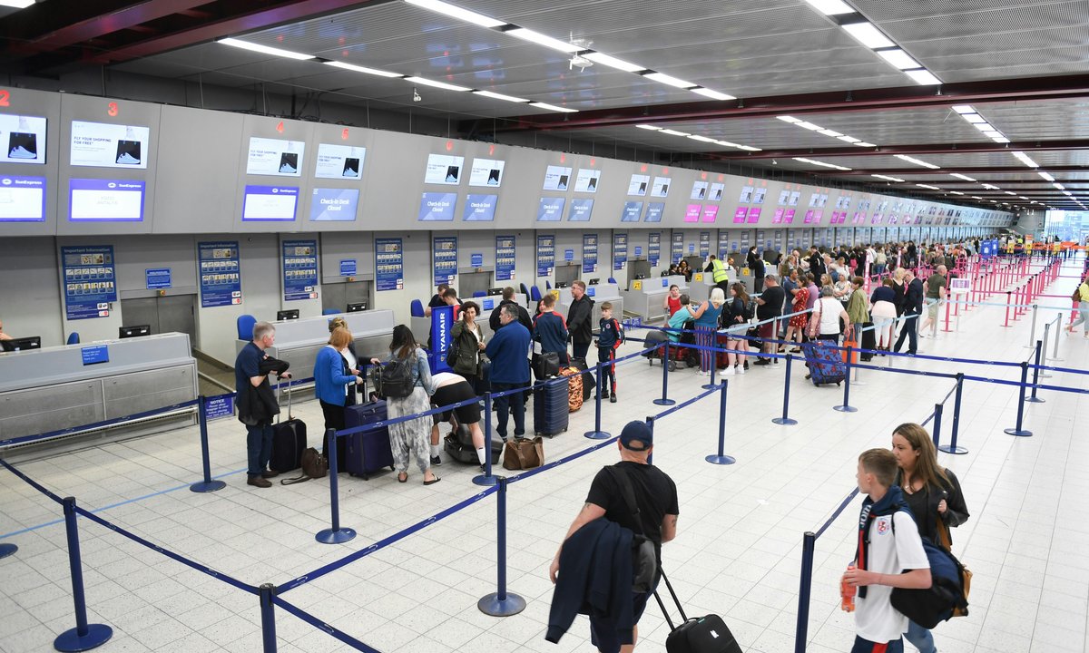 Podróżnicy zaufali sztucznej inteligencji. Nie wylecieli z kraju