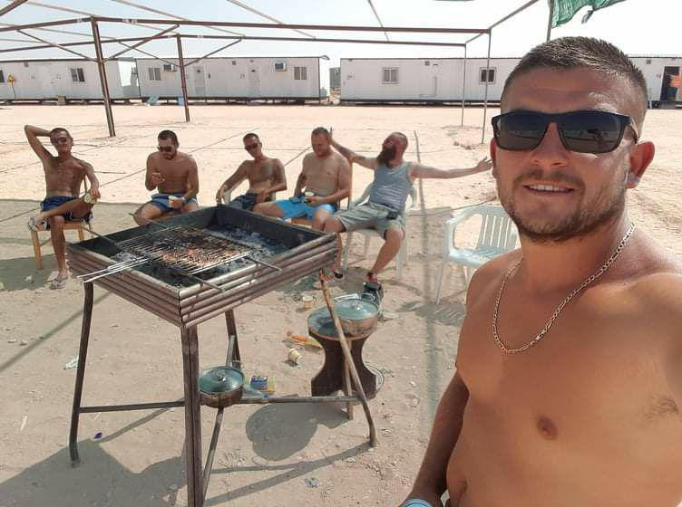 Leutar.net Srbi u pustinji Saudijske Arabije: Ja za svoju decu više nisam tata, nego onaj što šalje novac