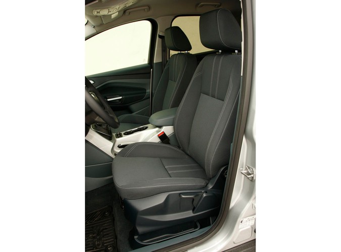 Z czym wam się kojarzą kompaktowe minivany, bo nam z nadmuchanymi autami segmentu C, które są mniej poręczne w mieście i wolniejsze na zakrętach. Po przejażdżce najnowszym fordem c-max diametralnie zmieniamy naszą opinię...