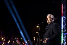 Węgierska opozycja rośnie w siłę. Trump wysyła posiłki Orbanowi