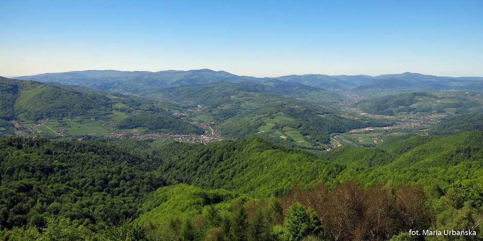 Panorama Gorców i Beskidu Wyspowego z wieży widokowej na Koziarzu