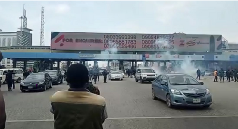 Police teargas youths holding #EndSARS memorial in Lekki. (TheCable)
