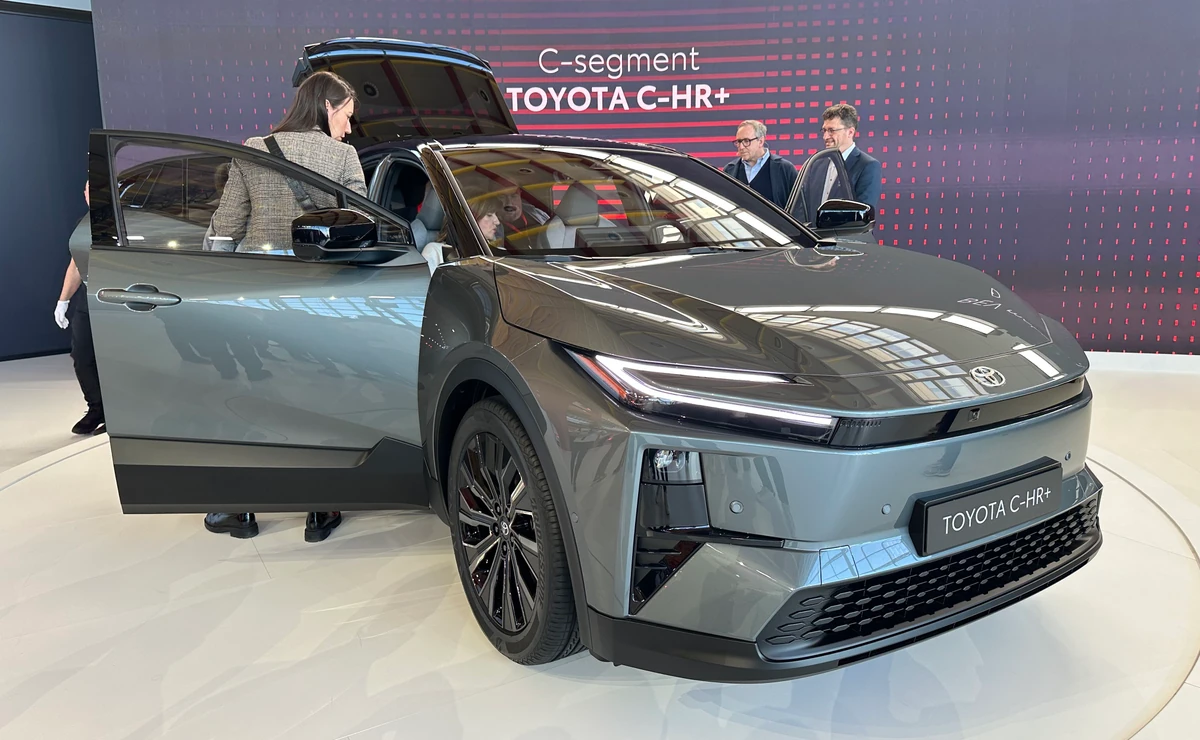 Nowa Toyota C-HR+ sensacją. Cena i gwarancja na 1 milion km hitem