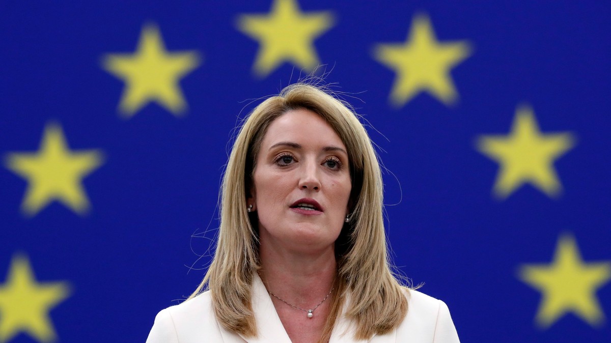 Négygyerekes családanya lesz 2027-ig az Európai Parlament feje – Kicsoda Roberta Metsola?