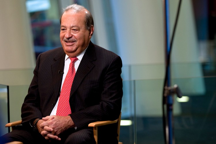 Meksykański miliarder Carlos Slim w wywiadzie telewizyjnym dla Bloomberg'a w Nowym Jorku, USA