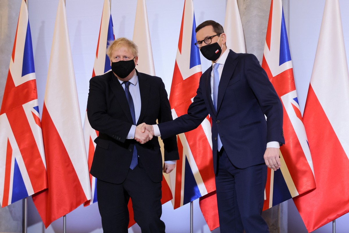 Widzimy radykalną zmianę pozycji politycznej Warszawy w Europie i wspólnocie transatlantyckiej. Na zdjęciu spotkanie premierów Wielkiej Brytanii Borisa Johnsona i Polski Mateusza Morawieckiego