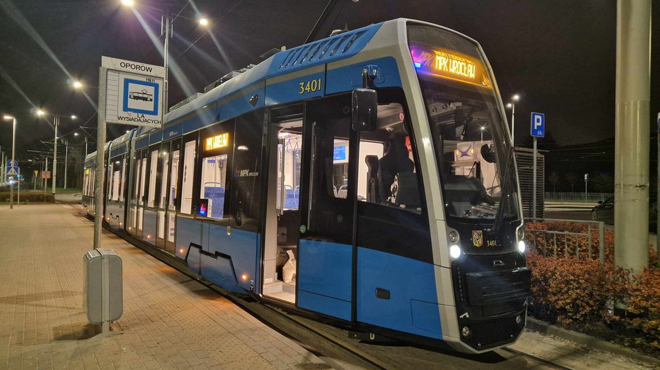 Podczas testów Pesa pojawiła się na pętli tramwajowej na Oporowie