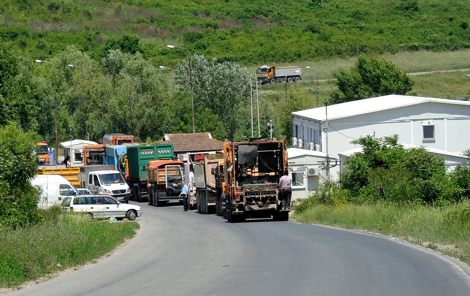 Gužva na ulazu u deponiju