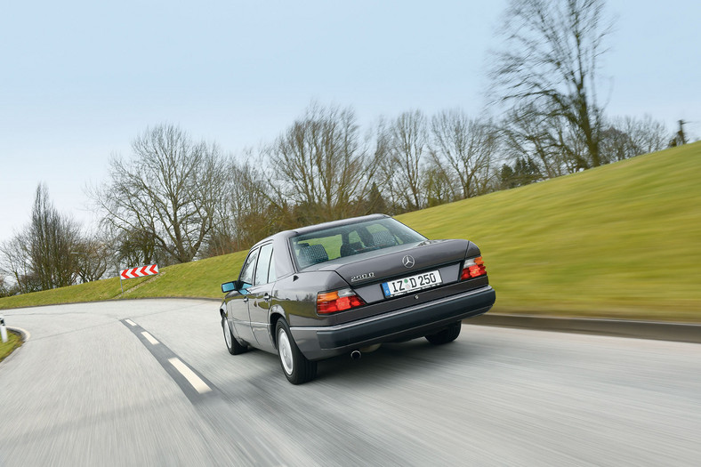 Mercedes 250 D - 6,3 l/100 km