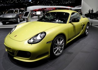 Zabytkowe auta mkną po zyski