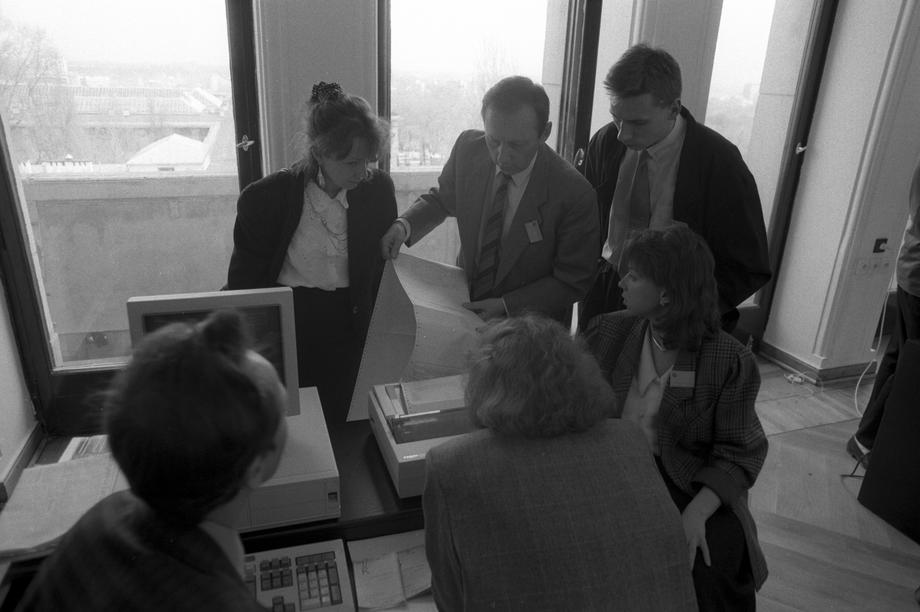 1991 rok. Pierwsza sesja giełdowa w siedzibie Giełdy Papierów Wartościowych w Warszawie