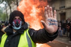 Francja. Pokojowe demonstracje zamieniły się w starcia z policją