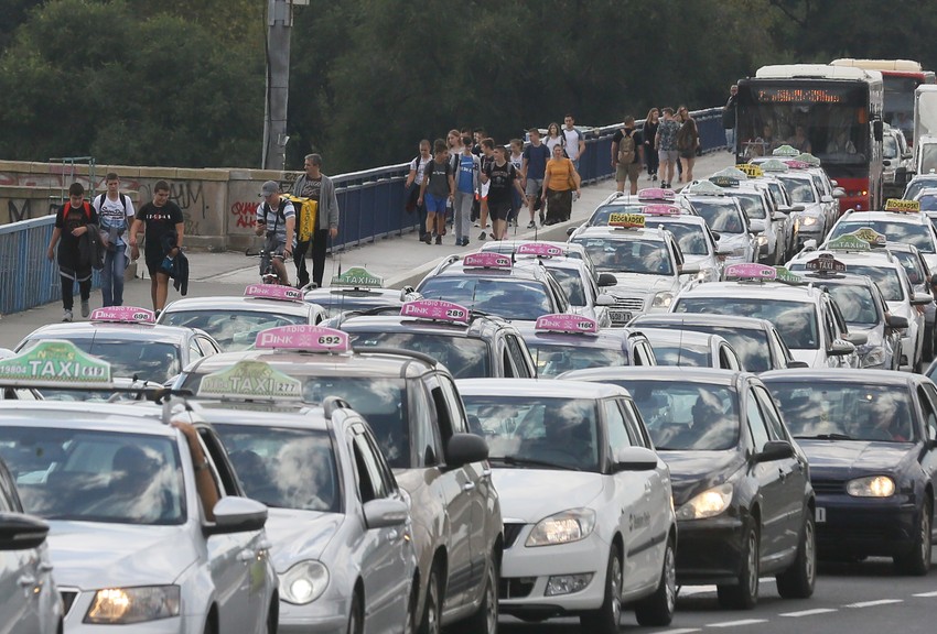 Mnogi su peške išli preko Brankovog mosta