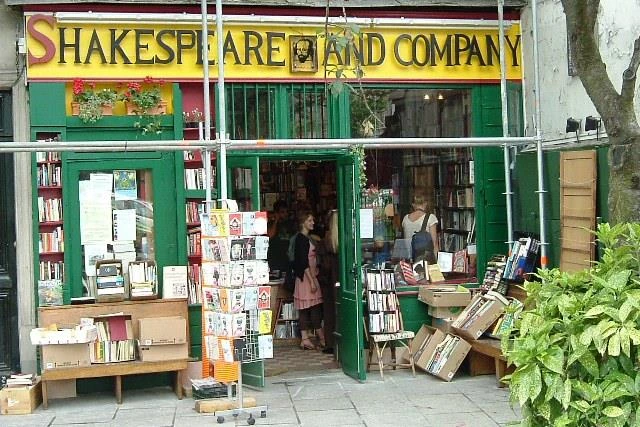 Księgarnia Shakespeare and Company, fot. Maggie Loves Hopey, CC