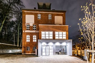 Jacuzzi na dachu, konsola w salonie. Nadchodzi era prywatnych akademików