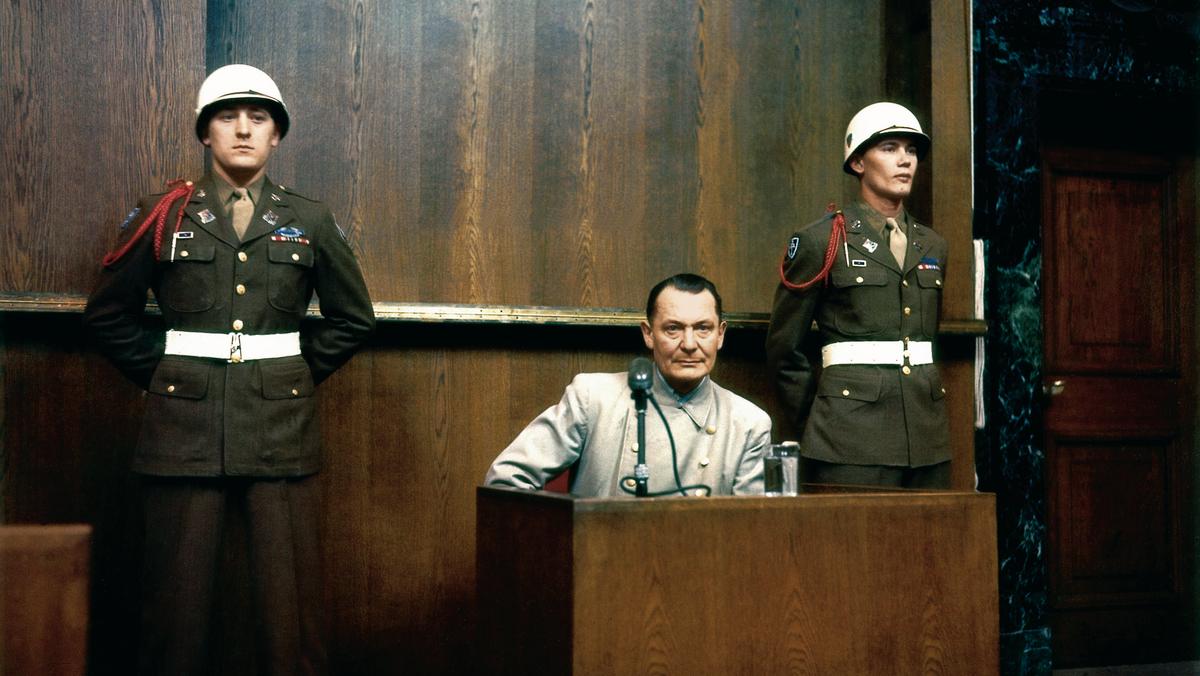 Hermann Göring podczas przesłuchania przez Międzynarodowy Trybunał Wojskowy w Norymberdze, 1946 r.