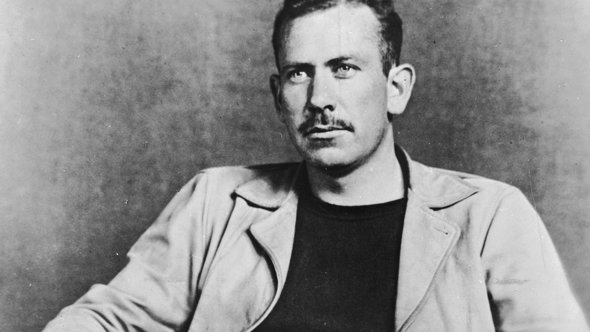 "Podróże z Charleyem" Johna Steinbecka - relacja pisarza z wyprawy pickupem przez Amerykę w towarzystwie ulubionego pudla - przez 50 lat uznawane były za jedną z najwybitniejszych powieści drogi. Okazuje się jednak, że okoliczności jej powstania są inne niż twierdził noblista.