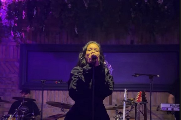 HITNO PREKINUT NASTUP TRUDNE EDITE ARADINOVIĆ U ČAČKU Bačen suzavac u klubu, izbio haos